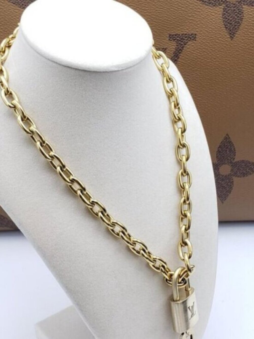 18K Gold-Plated Necklace with Authentic Louis Vuitton Padlock - Picture 5 of 12